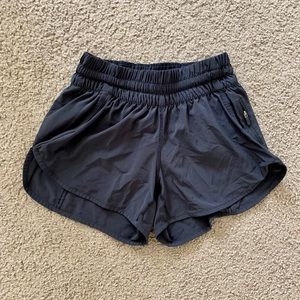 Lululemon Hotty Hot Shorts 2.5 inseam